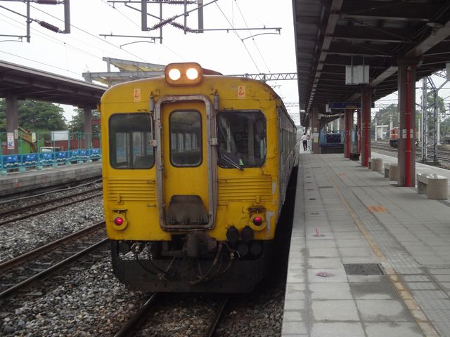 第4677車次(DR2703+DR2717)